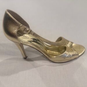 Marc Fisher Gold Leather Strappy Sandal heels- Size 9.5